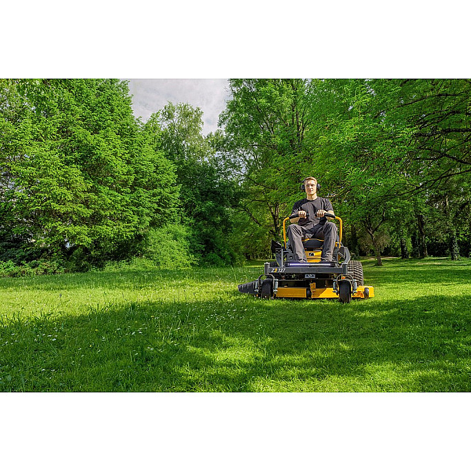 Trávny traktor Cub Cadet Z3 137 RIDER ZERO-TURN