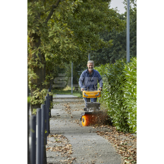 Zametacia metla STIGA SWS 800 GE _ elektroštart