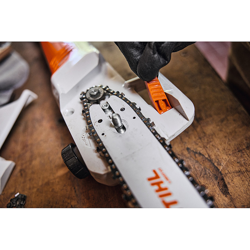 Akumulátorová vyvetvovacia píla STIHL HTA 30 stroj