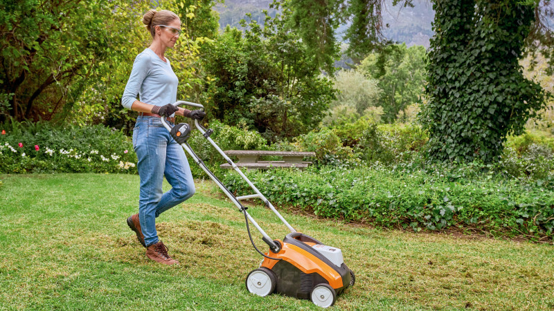 Vertikutácia trávnika